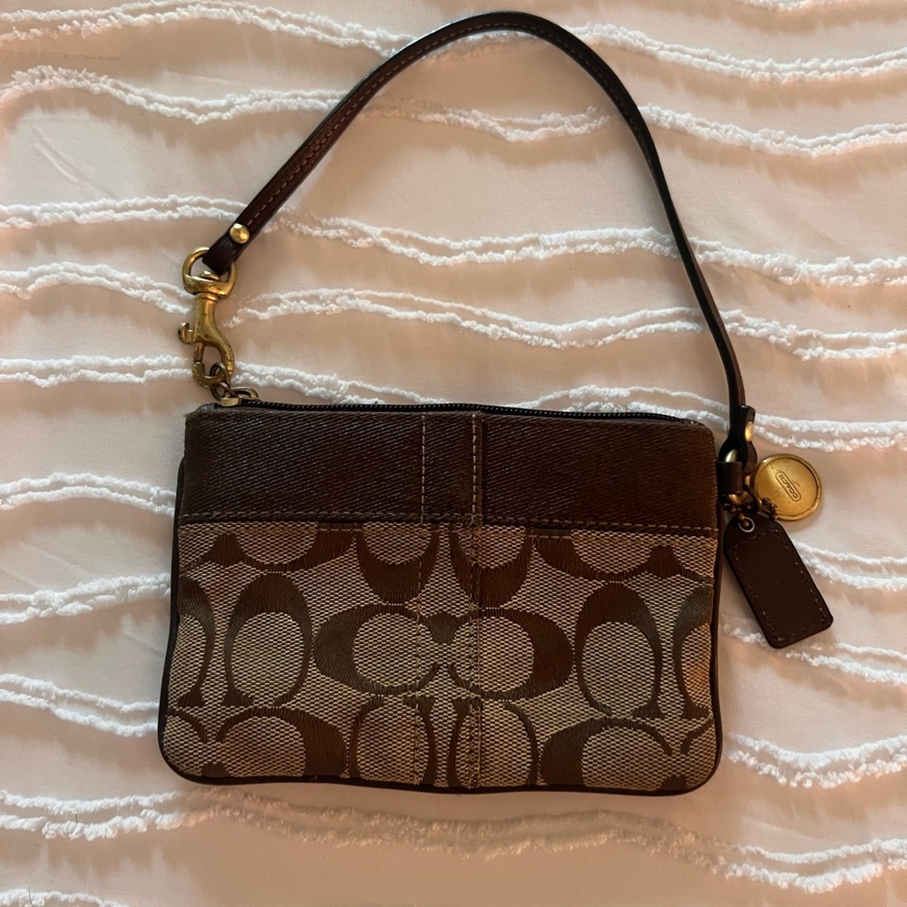 COACH WRISTLET WALLET - BROWN